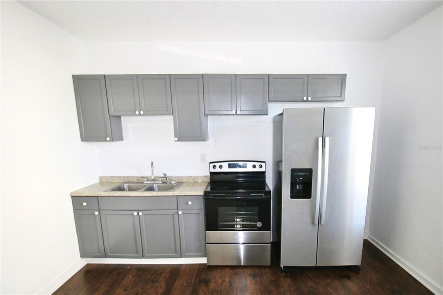 More Photos Of 610 Dundee Rd, Dundee Storefront Retail Residential For Lease