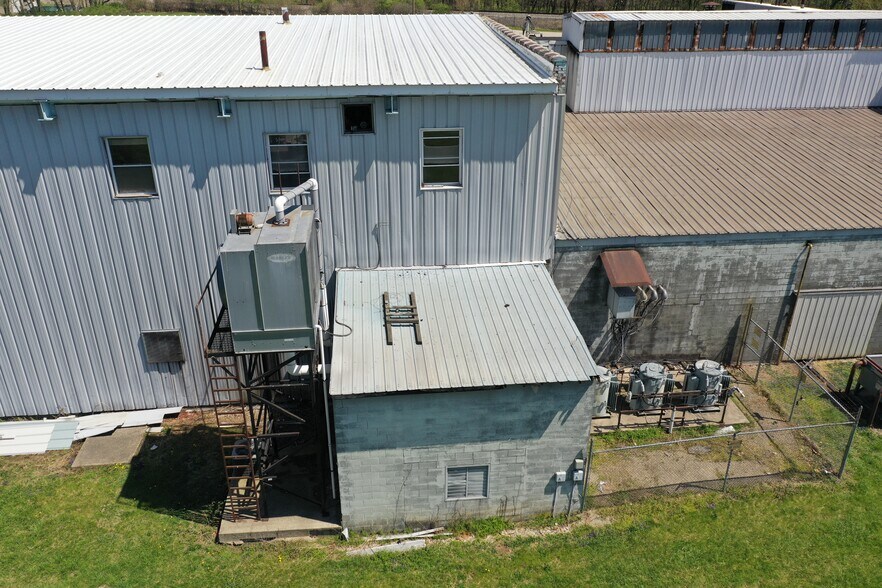 More Photos Of 400 S Gray St, Albany Manufacturing For Sale