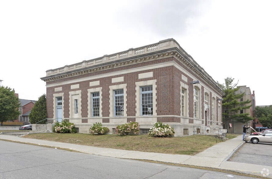 More Photos Of 27 Washington St, Biddeford Office For Sale