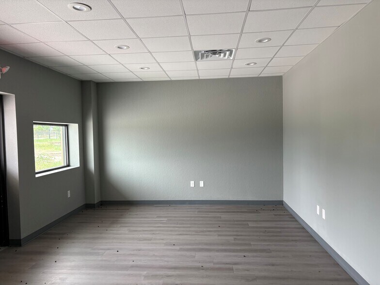More Photos Of 764 Soechting Rd, New Braunfels Unknown For Lease