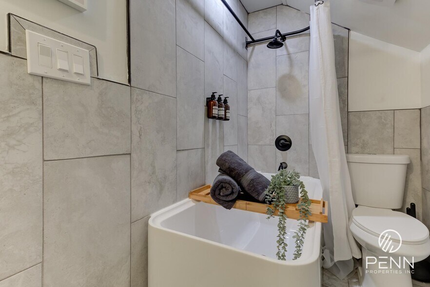 More Photos Of 2033 Young Ave, Memphis Multifamily For Sale