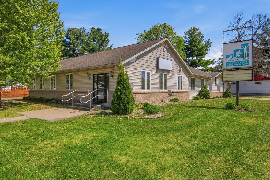 More Photos Of 2108 S Broadway St, Menomonie Office For Sale