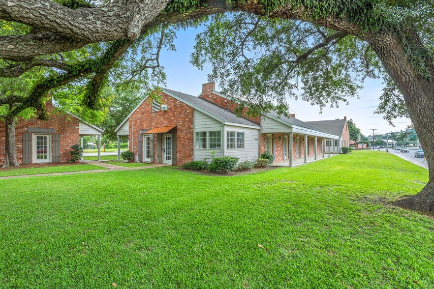 More Photos Of 1628 Ryan St, Lake Charles Office For Lease