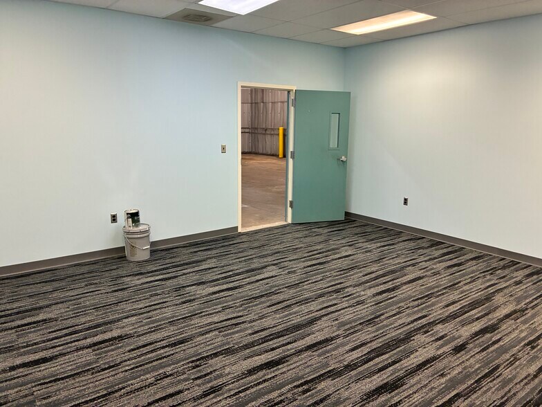 More Photos Of 6263 Taft Rd, Syracuse Warehouse For Lease