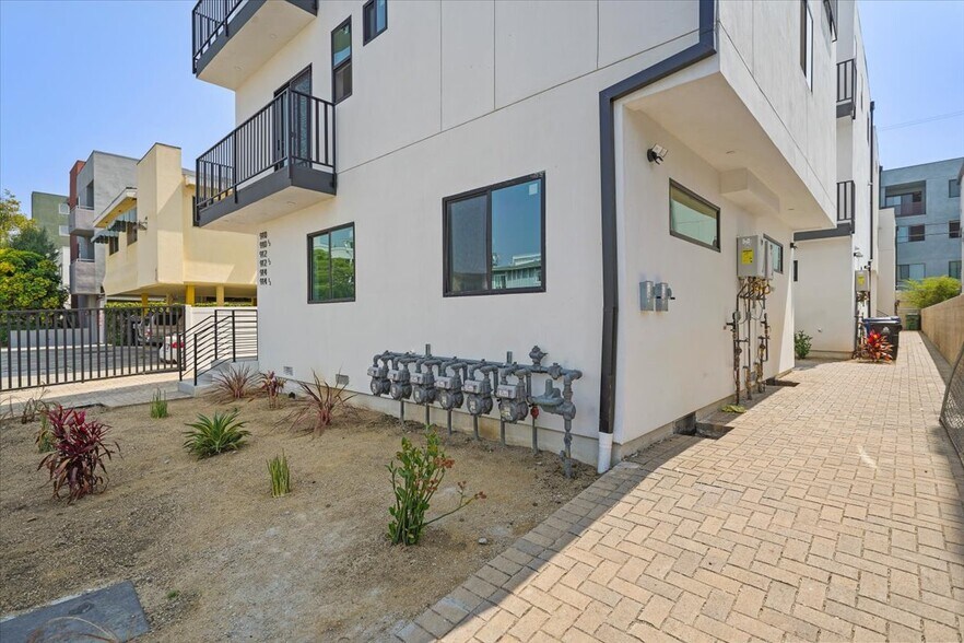 More Photos Of 910 Hudson ave, Los Angeles Apartments For Sale