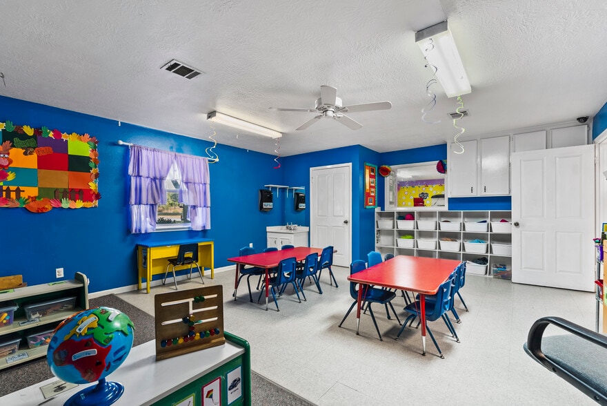 More Photos Of 989 Old Mcdade Rd, Elgin Daycare Center For Sale