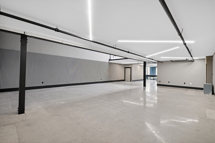 More Photos Of 4125 Market St, Ventura Light Manufacturing For Sale