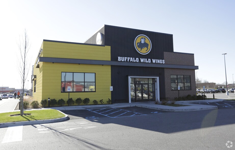 More Photos Of 750 W Sunrise Hwy, Valley Stream General Retail For Lease