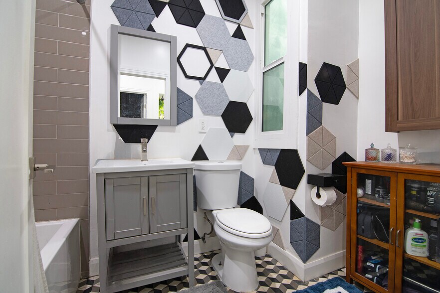 More Photos Of 681 Shatto Pl, Los Angeles Multifamily For Sale