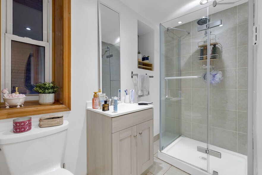 More Photos Of 15-17 Av. de l'Épée, Outremont Multifamily For Sale