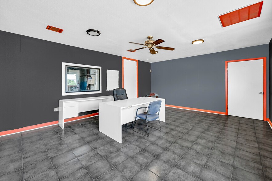 More Photos Of 1517 Spencer Highway, La Porte Auto Repair For Sale