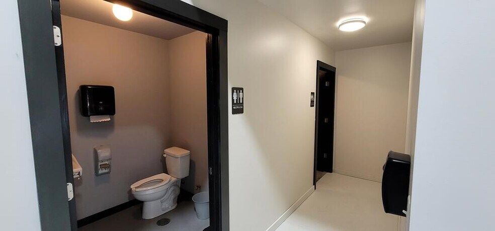 More Photos Of 218 N Main St, Beaver Dam General Retail For Sale