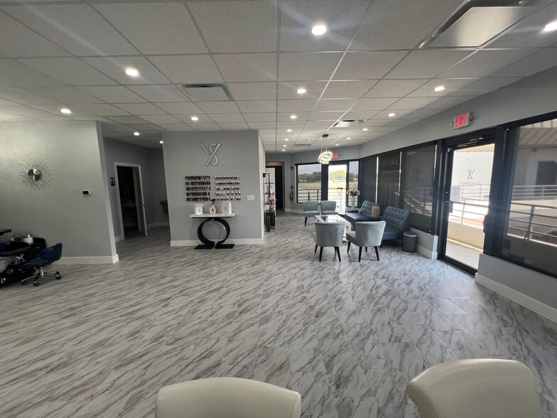 More Photos Of 2345 Bee Ridge Rd, Sarasota Storefront Retail Office For Sale