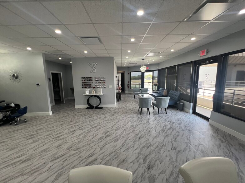 More Photos Of 2345 Bee Ridge Rd, Sarasota Storefront Retail Office For Sale