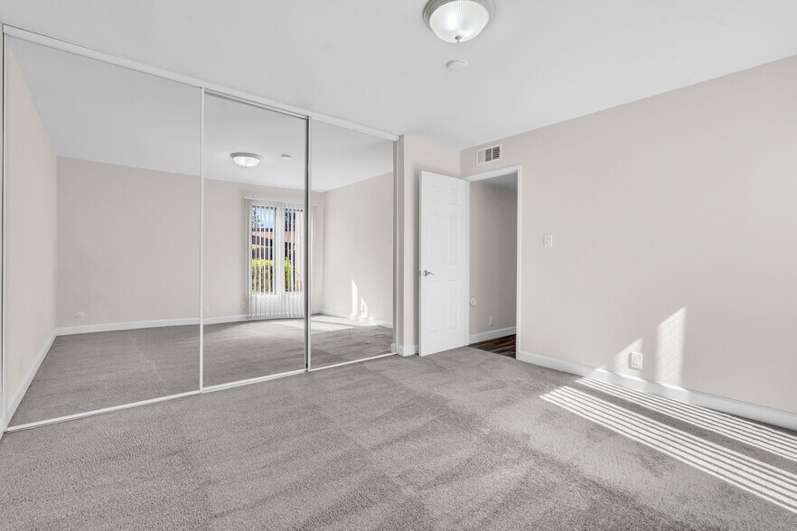 More Photos Of 1942 Desert Cir, Walnut Creek Apartments For Sale