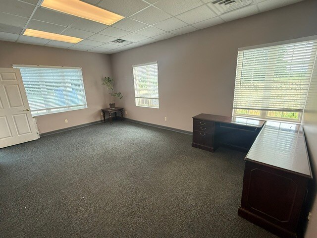 More Photos Of 1041 N Royal Ave, Evansville Office For Lease