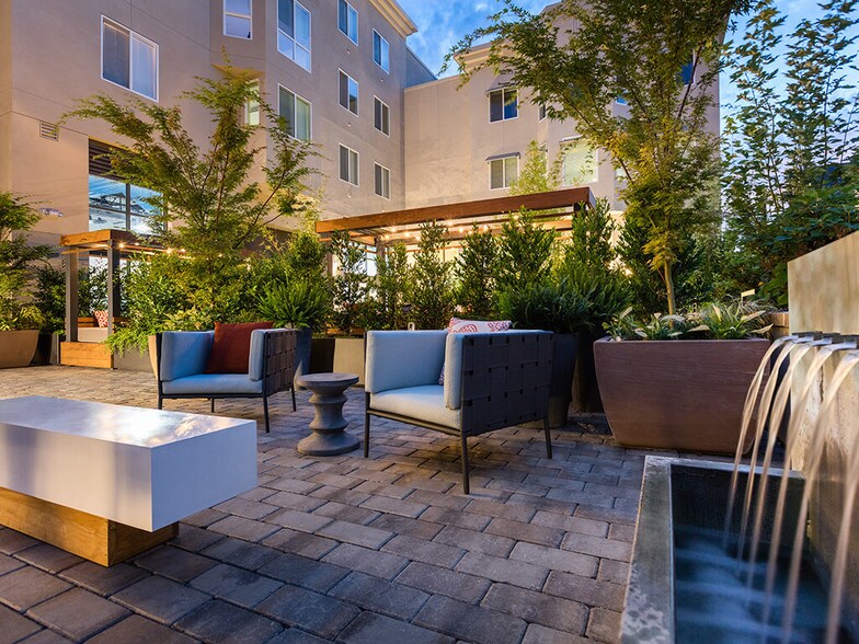 More Photos Of 1375-1411 Sycamore Ave, Hercules Unknown For Lease