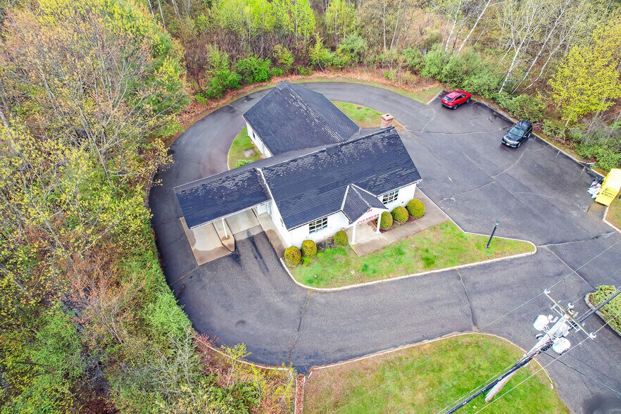 Primary Photo Of 650 Portsmouth Ave, Greenland Freestanding For Sale