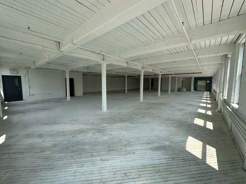 More Photos Of 111 Bruckner Blvd, Bronx Office For Sale