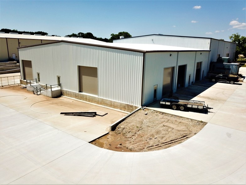 More Photos Of 2700 Old Alton Rd, Denton Warehouse For Lease