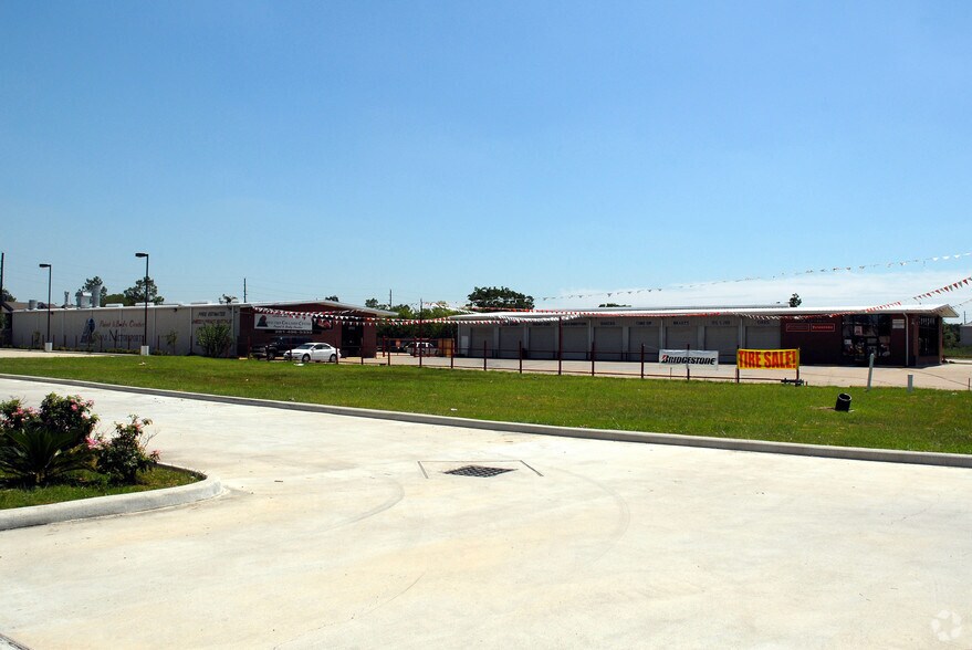 More Photos Of 2525 Westhollow Dr, Houston Auto Repair For Sale