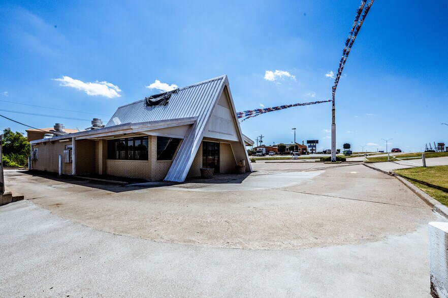 More Photos Of 130 Interstate 45 N, Huntsville General Retail For Sale
