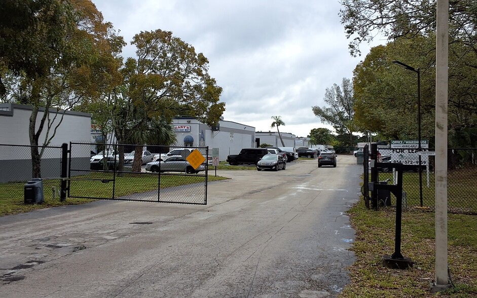 More Photos Of 7544 W McNab Rd, North Lauderdale Unknown For Lease