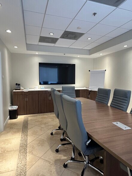 More Photos Of 14000-14046 NW 82nd Ave, Miami Lakes Light Distribution For Lease
