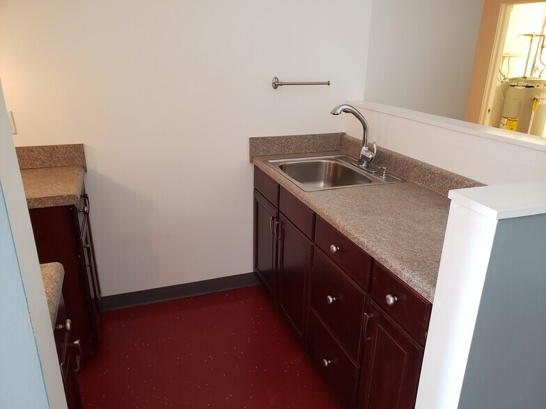 More Photos Of 3059-3061 SE Monroe St, Stuart Warehouse For Lease