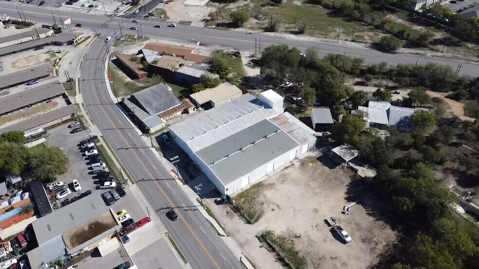 More Photos Of 2833 Roosevelt Ave, San Antonio Warehouse For Lease