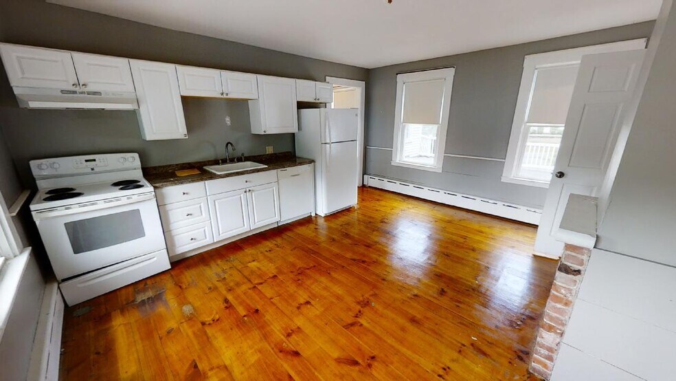 More Photos Of 763 Massachusetts Ave, Lunenburg General Retail For Sale