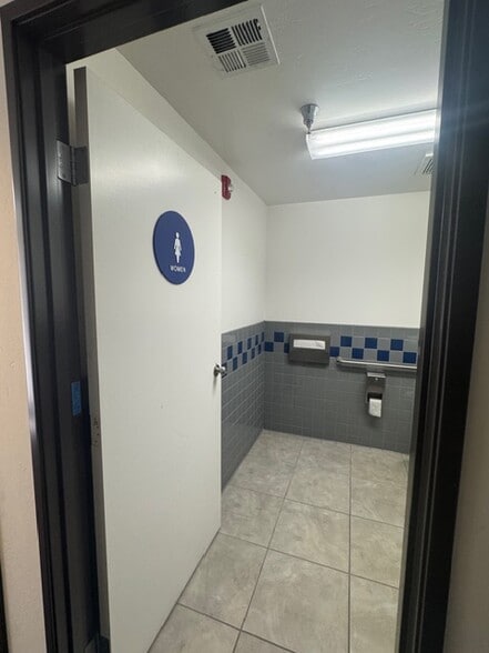 More Photos Of 4625 Wible Rd, Bakersfield Auto Dealership For Lease