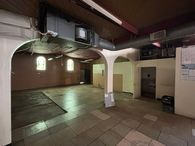 More Photos Of 14445 Big Basin Way, Saratoga Storefront For Lease