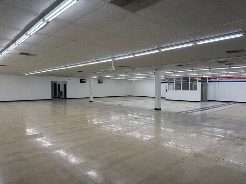 More Photos Of 10801 Blondo St, Omaha General Retail For Sale