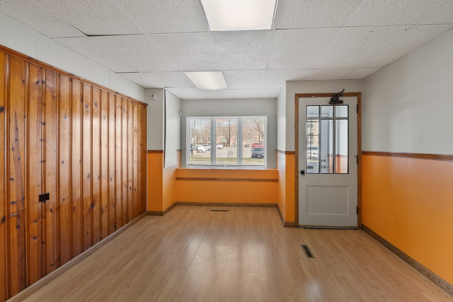 More Photos Of 2319 Vinton St, Omaha Office Residential For Sale