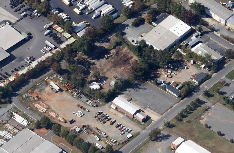 Primary Photo Of 4024 Pine Grove Cir, Charlotte Warehouse For Lease