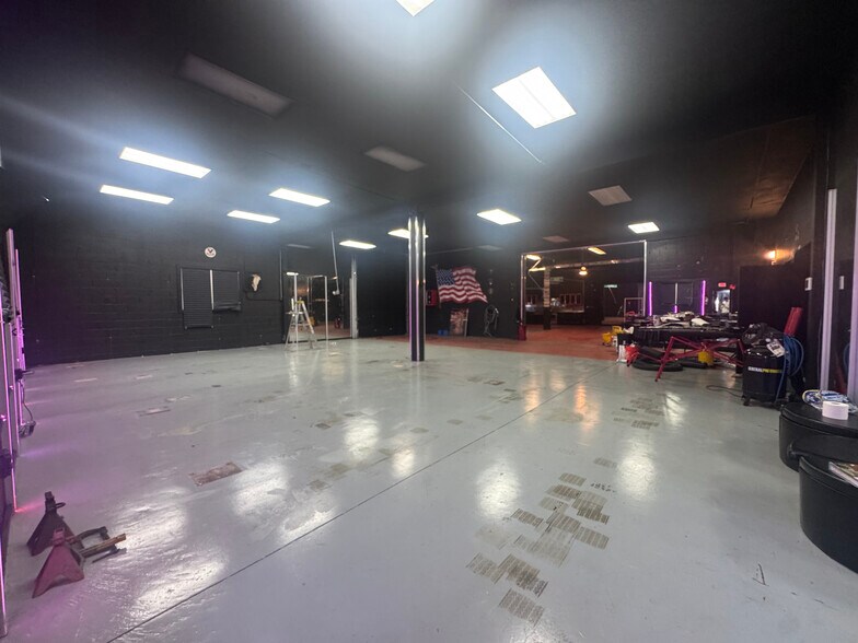 More Photos Of 41 Degnon Blvd, Bay Shore Manufacturing For Lease