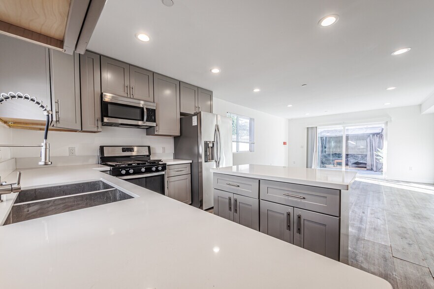More Photos Of 1121 N Berendo St, Los Angeles Multifamily For Sale