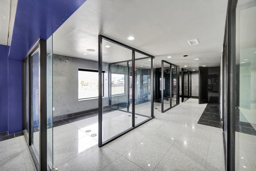 More Photos Of 2903 Wall St, Midland Office For Lease