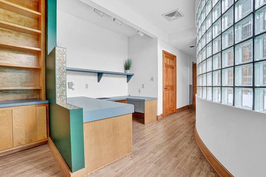 More Photos Of 349 W Main St, Durham Office For Lease