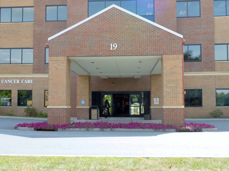 More Photos Of 19 Baker Ave, Poughkeepsie Medical For Lease