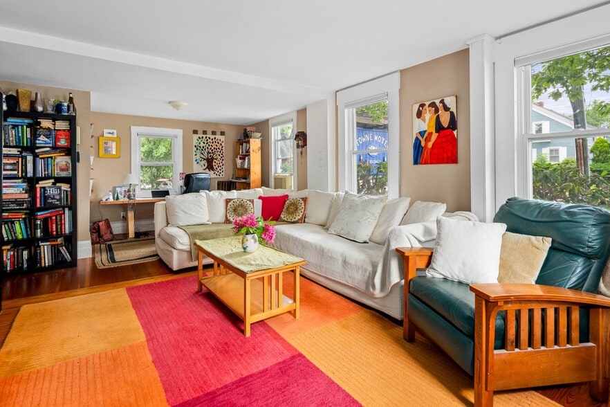 More Photos Of 68 Elm St, Camden Hotel For Sale