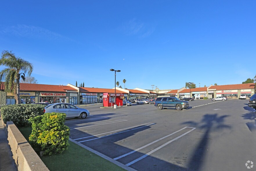 More Photos Of 12737 Glenoaks Blvd, Sylmar Storefront For Lease