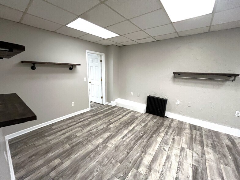 More Photos Of 33 King St, Shippensburg Storefront Retail Residential For Lease