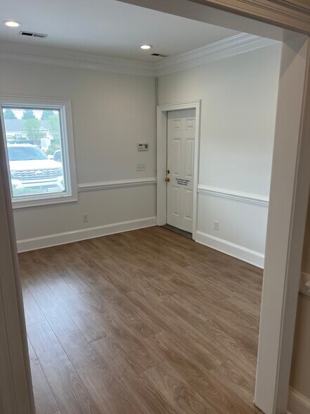 More Photos Of 610 Lynndale Ct, Greenville Office For Lease