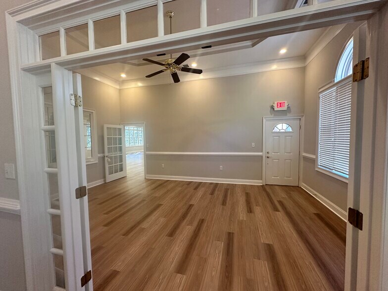 More Photos Of 10425 Old Alabama Connector Rd, Alpharetta Office For Lease