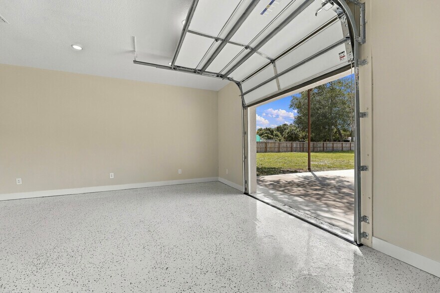 More Photos Of 1228 S Hopkins Ave, Titusville Office For Sale