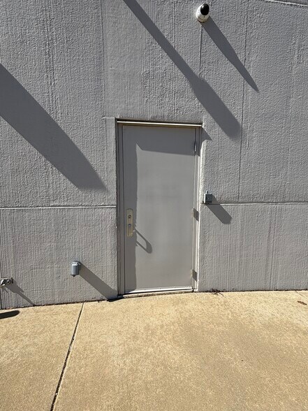 More Photos Of 841 Broadmeadow Rd, Rantoul Flex For Lease