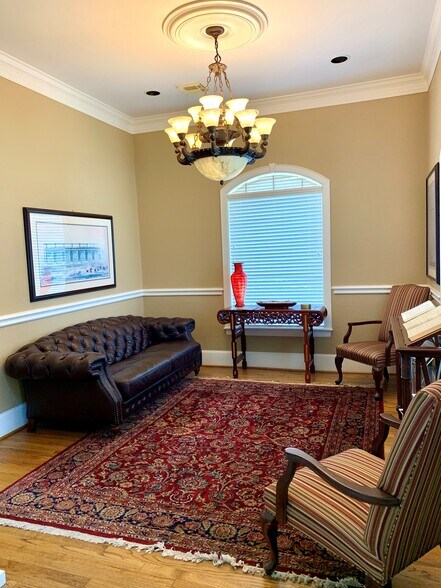 More Photos Of 112 E 4th St, Houston Coworking Space