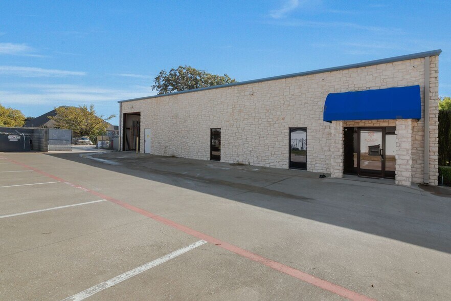 More Photos Of 2317 Michigan Ct, Arlington Showroom For Lease